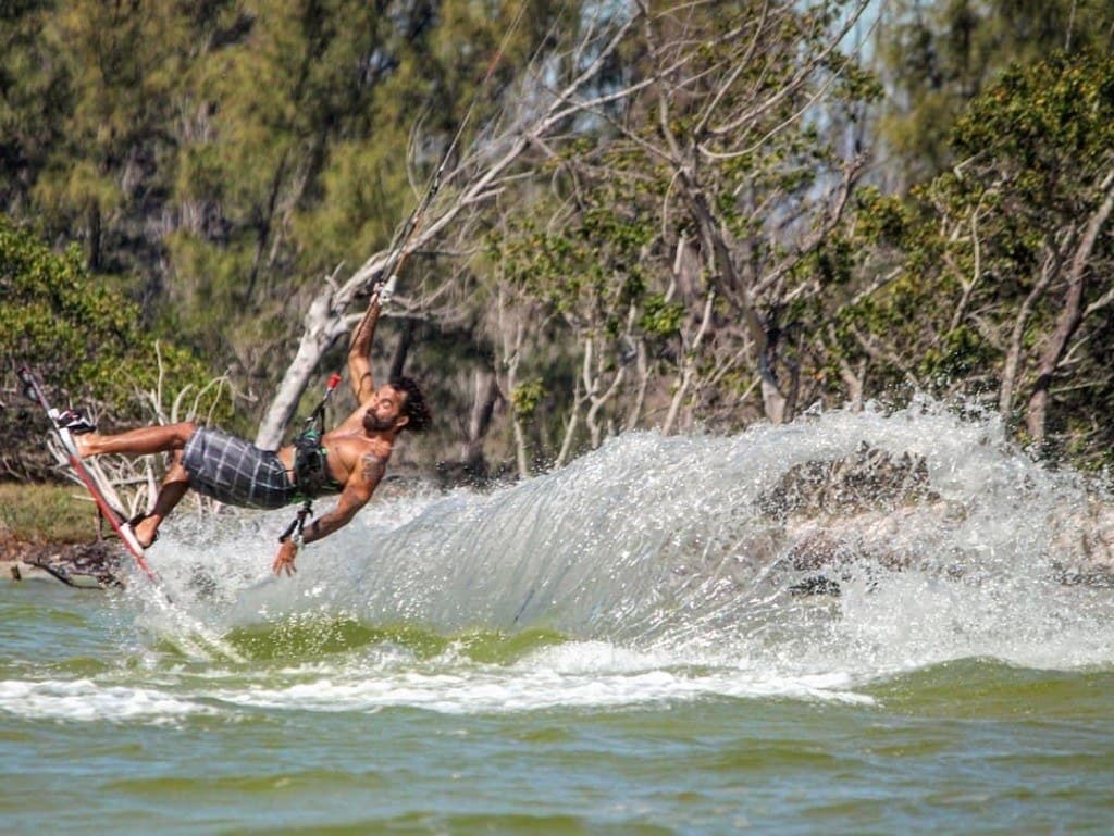 Kitesurf na lagoa de Araruama